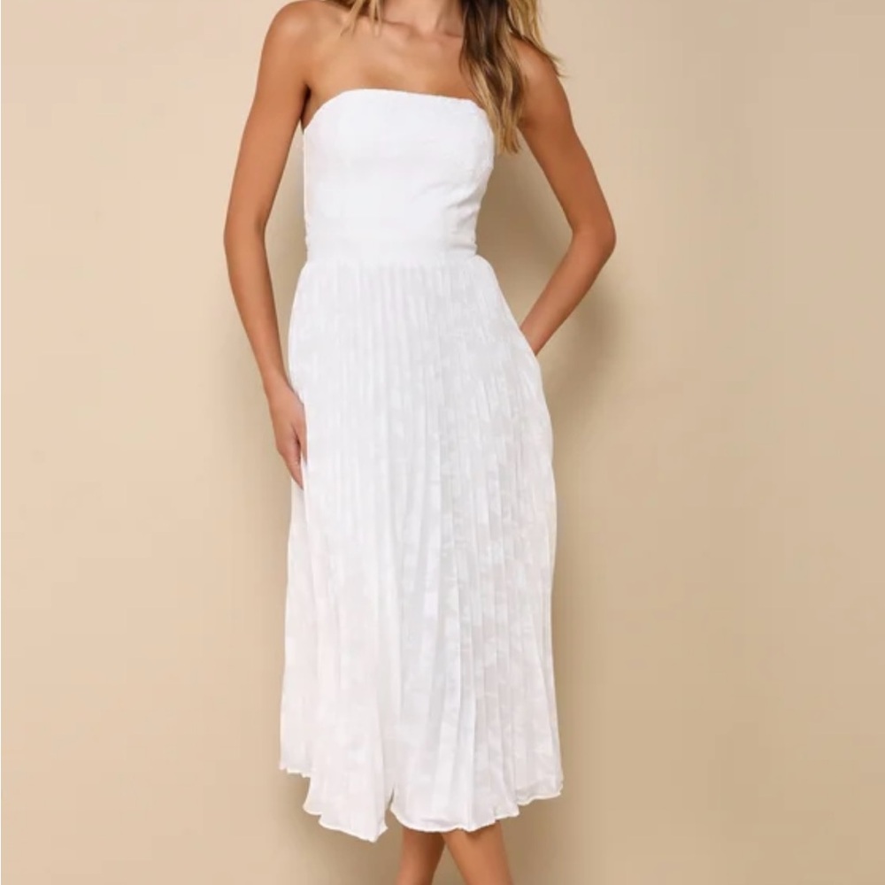 Elegant White Strapless Dress
